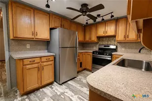 1716 W Main St, Gatesville, TX 76528 - Photo 6