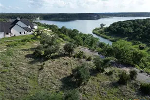 215 Lakeview Dr, Morgans Point, TX 76513 - Photo 1