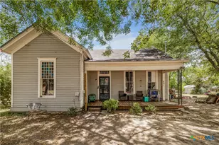 801 Josephine St, Yoakum, TX 77995 - Photo 2