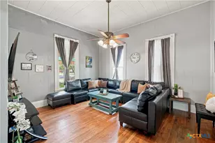 801 Josephine St, Yoakum, TX 77995 - Photo 4