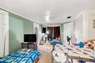 801 Josephine St, Yoakum, TX 77995 - Photo 16