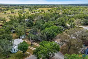 801 Josephine St, Yoakum, TX 77995 - Photo 34