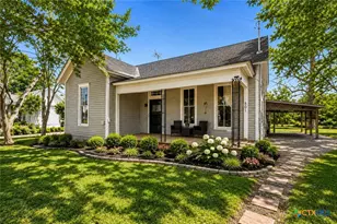 801 Josephine St, Yoakum, TX 77995 - Photo 1