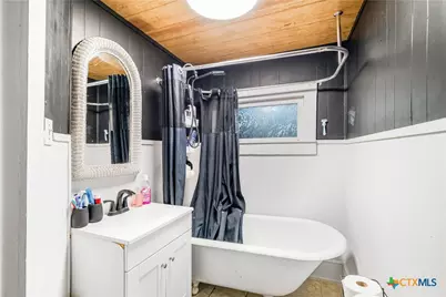 801 Josephine Street, Yoakum, TX 77995 - Photo 22