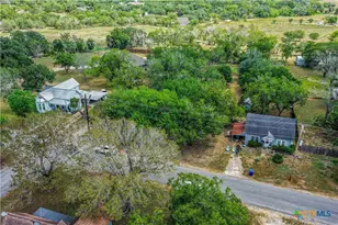 801 Josephine St, Yoakum, TX 77995 - Photo 38