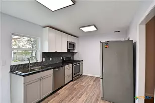 571 W Merriweather St, New Braunfels, TX 78130 - Photo 14