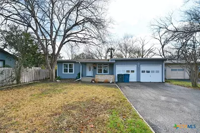 571 W Merriweather Street, New Braunfels, TX 78130 - Photo 2