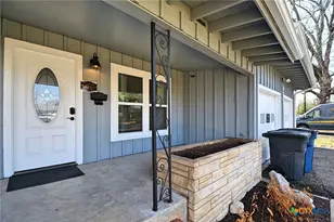 571 W Merriweather St, New Braunfels, TX 78130 - Photo 4
