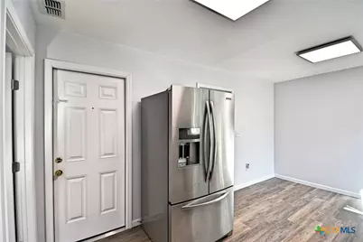 571 W Merriweather Street, New Braunfels, TX 78130 - Photo 16