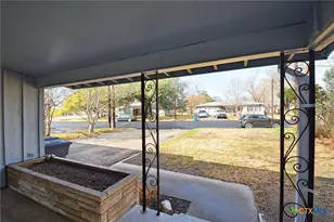 571 W Merriweather St, New Braunfels, TX 78130 - Photo 6