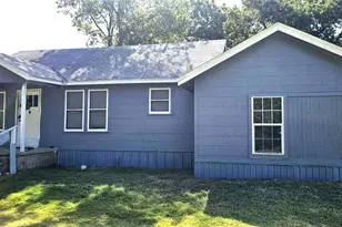 501 N Austin Ave, Cameron, TX 76520 - Photo 2