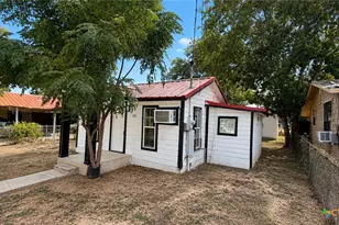 1001 Tony Lee St, Seguin, TX 78155 - Photo 2