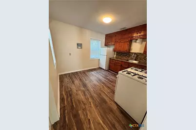 1312 E Mistletoe Avenue, Victoria, TX 77901 - Photo 6