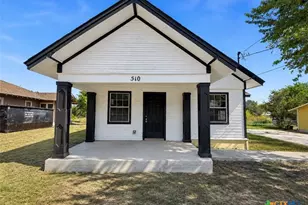 510 E Pine St, Seguin, TX 78155 - Photo 1