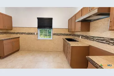 510 E Pine Street, Seguin, TX 78155 - Photo 6