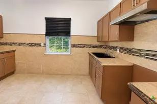 510 E Pine St, Seguin, TX 78155 - Photo 6