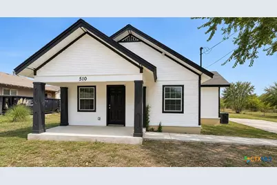 510 E Pine Street, Seguin, TX 78155 - Photo 2