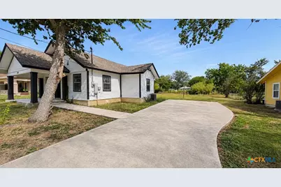 510 E Pine Street, Seguin, TX 78155 - Photo 12
