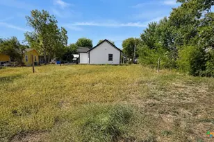 510 E Pine St, Seguin, TX 78155 - Photo 10
