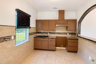 510 E Pine St, Seguin, TX 78155 - Photo 4