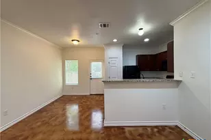 91 Plaza Dr, Universal City, TX 78148 - Photo 6