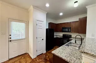 91 Plaza Dr, Universal City, TX 78148 - Photo 4