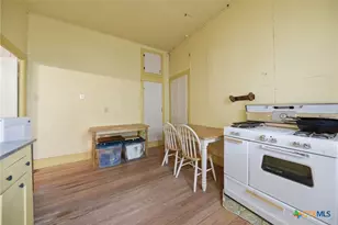 124 S Ave I, Shiner, TX 77984 - Photo 10