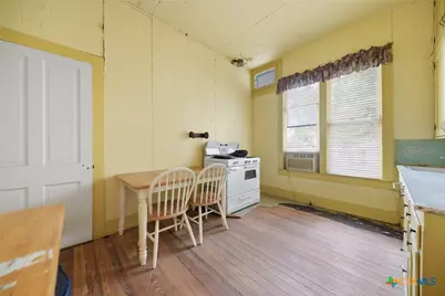 124 S Avenue I, Shiner, TX 77984 - Photo 12