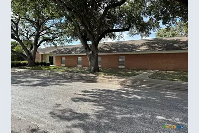 609 E Locust Avenue, Victoria, TX 77901 - Photo 2