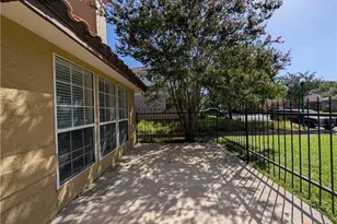 1043 Rivertree Dr, New Braunfels, TX 78130 - Photo 4