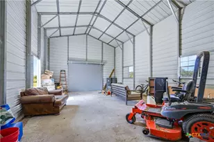 5476 County Rd 427, Stockdale, TX 78160 - Photo 20