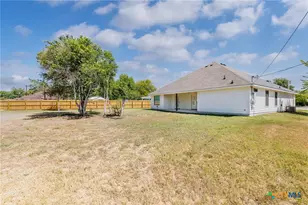 228 Plum St, Luling, TX 78648 - Photo 30
