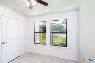 228 Plum St, Luling, TX 78648 - Photo 24
