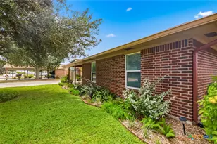 411 Dove Dr, Victoria, TX 77905 - Photo 8