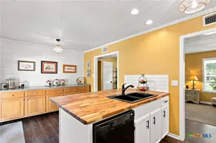 411 Dove Dr, Victoria, TX 77905 - Photo 12