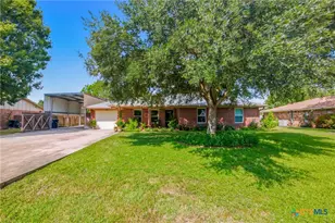 411 Dove Dr, Victoria, TX 77905 - Photo 1