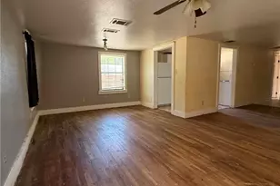 207 N Broad St, Lampasas, TX 76550 - Photo 2