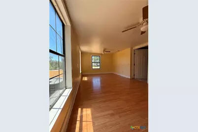 207 N Broad Street, Lampasas, TX 76550 - Photo 4