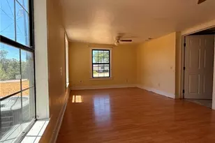 207 N Broad St, Lampasas, TX 76550 - Photo 4