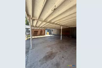 206 W Avenue B, Lampasas, TX 76550 - Photo 16