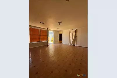 206 W Avenue B, Lampasas, TX 76550 - Photo 16
