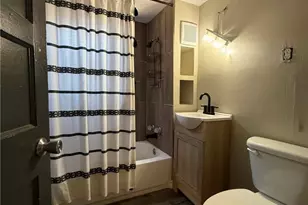 206 W Ave B, Lampasas, TX 76550 - Photo 14