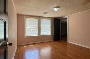 206 W Ave B, Lampasas, TX 76550 - Photo 10