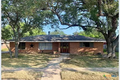 2202 E Loma Vista Avenue, Victoria, TX 77901 - Photo 1
