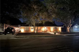 2202 E Loma Vista Ave, Victoria, TX 77901 - Photo 10