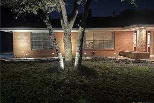 2202 E Loma Vista Ave, Victoria, TX 77901 - Photo 8