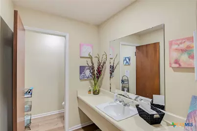 111 E Gonzales Street, Seguin, TX 78155 - Photo 18