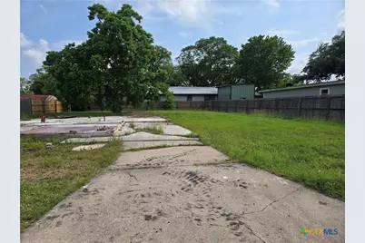 1003 E Virginia Avenue, Victoria, TX 77901 - Photo 4