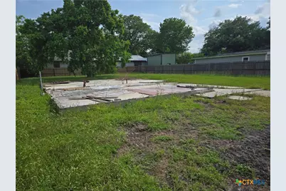 1003 E Virginia Avenue, Victoria, TX 77901 - Photo 2