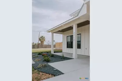 2717 Lakeview Drive, Rockport, TX 78382 - Photo 2